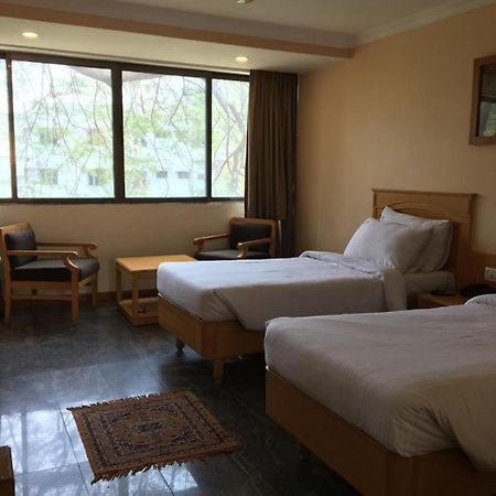 Asr Guesthouse ตีรูปาติ ภายนอก รูปภาพ