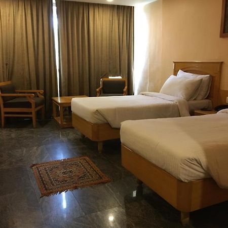 Asr Guesthouse ตีรูปาติ ภายนอก รูปภาพ
