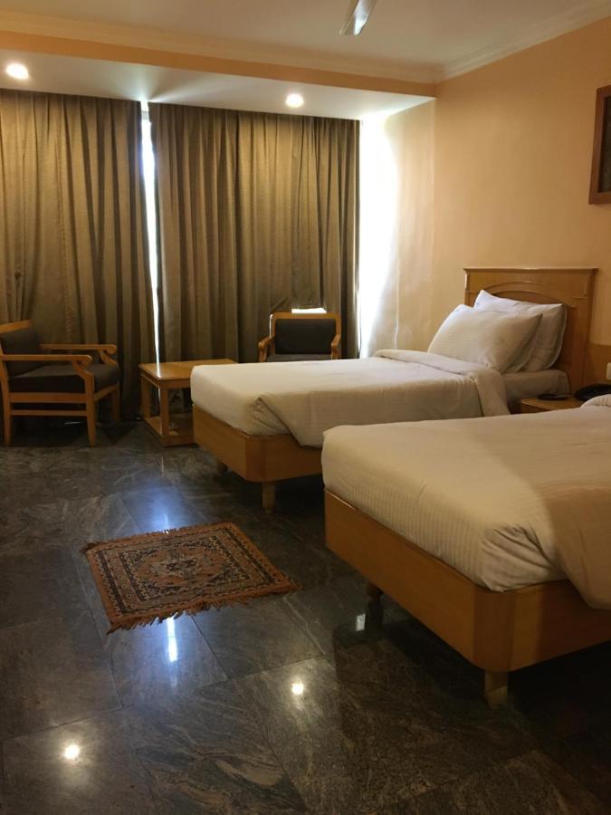 Asr Guesthouse ตีรูปาติ ภายนอก รูปภาพ