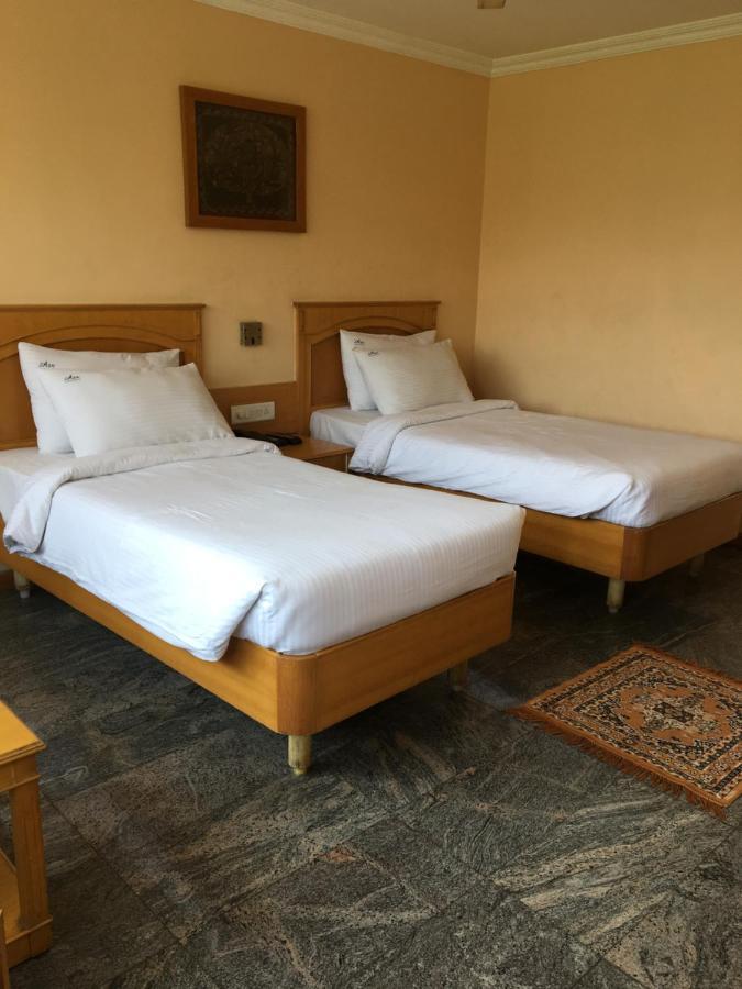Asr Guesthouse ตีรูปาติ ภายนอก รูปภาพ