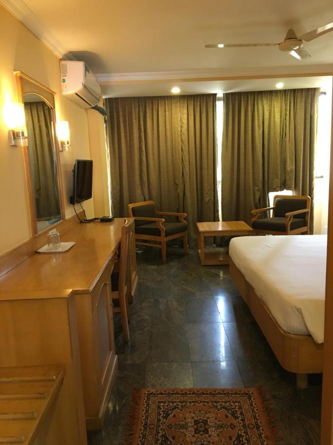 Asr Guesthouse ตีรูปาติ ภายนอก รูปภาพ